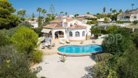 Buy villa in Pinosol with 3 bedrooms
