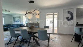 Comprar villa con 4 dormitorios en Benalmadena Costa