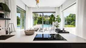 Villa con 5 dormitorios en venta en Estepona Este