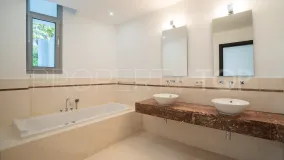 Villa de 5 dormitorios a la venta en Marbella