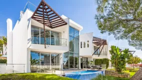 Villa de 5 dormitorios a la venta en Marbella