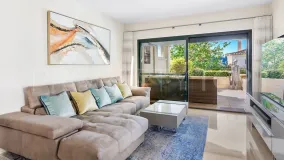 For sale 2 bedrooms apartment in Benahavis