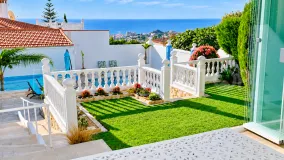 Villa a la venta con 4 dormitorios en Benalmadena Centro