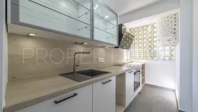 Apartamento de 3 dormitorios en venta en Calahonda