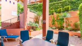 Se vende apartamento con 2 dormitorios en Calahonda