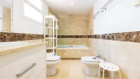 Penthouse for sale in Calahonda with 2 bedrooms