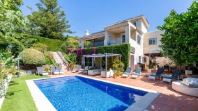 Se vende villa en Calahonda con 6 dormitorios