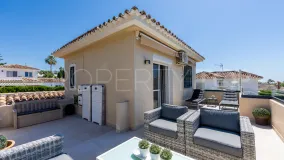 Se vende villa en Calahonda con 6 dormitorios