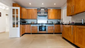 Se vende villa en Calahonda con 6 dormitorios