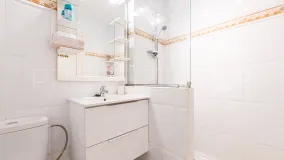 Calahonda, duplex planta baja con 2 dormitorios en venta