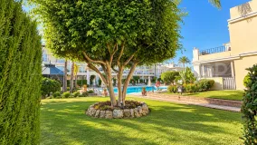 Apartamento planta baja en venta en Aloha Gardens