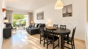 Apartamento planta baja en venta en Aloha Gardens