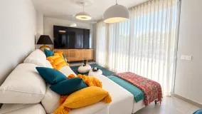 Comprar apartamento de 3 dormitorios en Elviria