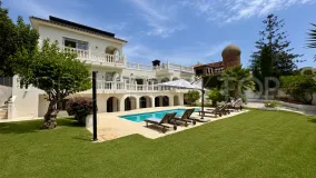 For sale 9 bedrooms house in El Faro de Calaburras