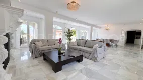 For sale 9 bedrooms house in El Faro de Calaburras