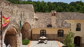 Setenil de las Bodegas, finca con 6 dormitorios en venta