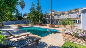 Villa for sale in Benahavis with 5 bedrooms