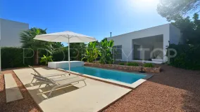 Se vende villa de 4 dormitorios en San Carlos