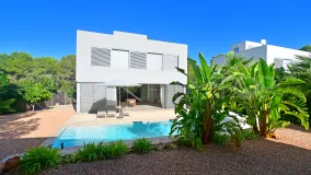 Se vende villa de 4 dormitorios en San Carlos