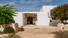 Buy villa in Sant Jordi de Ses Salines