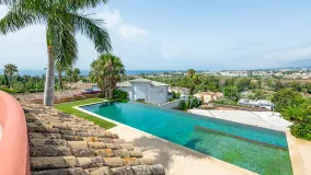 Villa con 8 dormitorios en venta en El Paraiso