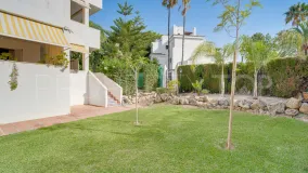 Apartamento planta baja en venta en Elviria