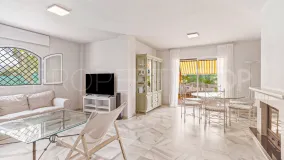 Apartamento planta baja en venta en Elviria
