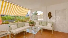 Apartamento planta baja en venta en Elviria