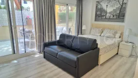 Apartamento planta baja a la venta en Elviria Playa de 1 dormitorio