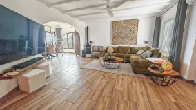 Se vende villa en Benidoleig con 4 dormitorios