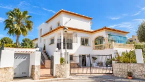 Villa con 4 dormitorios en venta en Pinomar