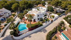 Se vende villa con 5 dormitorios en Moraira