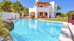Se vende villa con 5 dormitorios en Moraira