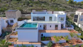 For sale villa in Cumbre del Sol with 4 bedrooms