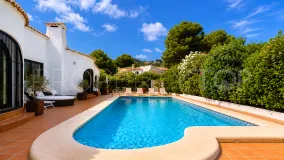Villa for sale in Entrepinos with 5 bedrooms