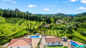 Finca for sale in Estepona