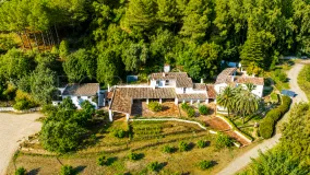 Finca en venta de 8 dormitorios en Casares