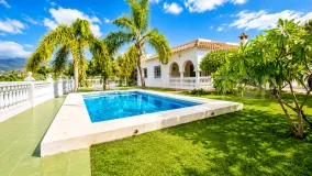 Estepona, finca de 3 dormitorios en venta