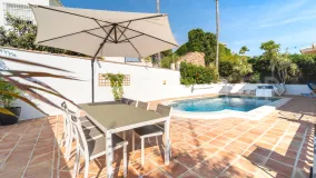 Villa en venta con 3 dormitorios en Calahonda