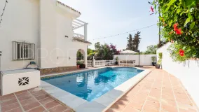 Villa en venta con 3 dormitorios en Calahonda