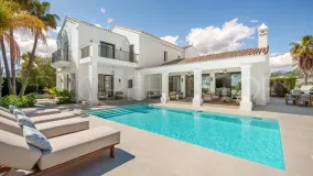 Comprar villa con 5 dormitorios en Puerto del Almendro
