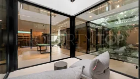 For sale El Madroñal villa with 6 bedrooms