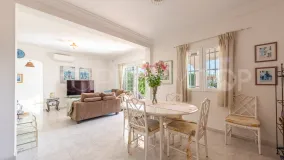 Se vende villa de 4 dormitorios en Mar y Monte