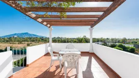 Se vende villa de 4 dormitorios en Mar y Monte