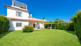 Se vende villa de 4 dormitorios en Mar y Monte