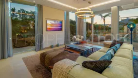 For sale villa with 4 bedrooms in Nueva Andalucia