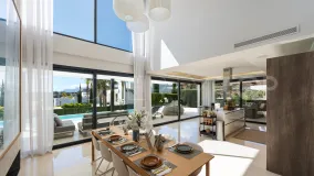Villa en venta en Nueva Andalucia con 5 dormitorios