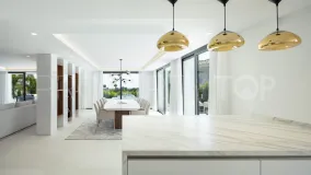 5 bedrooms villa for sale in Nueva Andalucia
