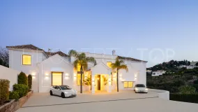 For sale El Madroñal villa with 5 bedrooms