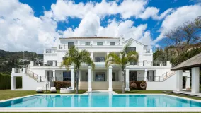 For sale El Madroñal villa with 5 bedrooms